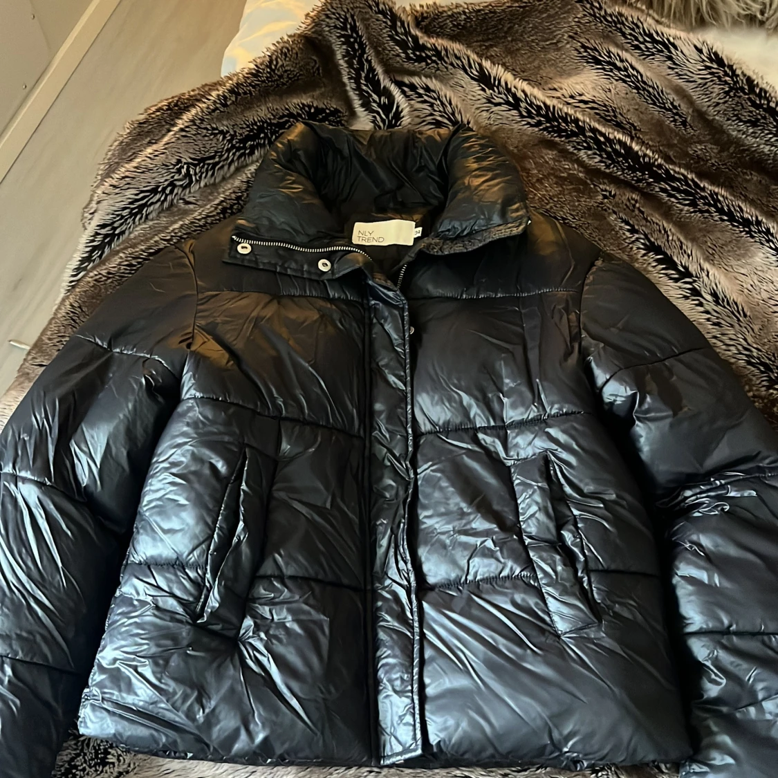 Svart pufferjacka från Nelly  - 1