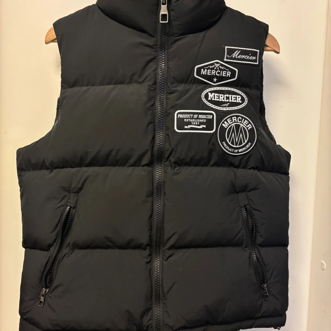 Svart dunväst från Mercier