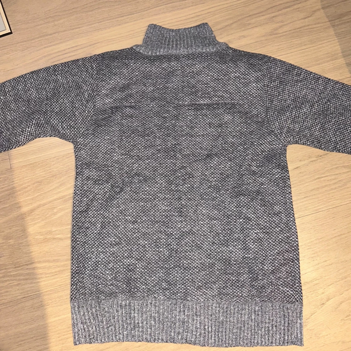 Grå stickad kofta/cardigan med dragkedja - 4