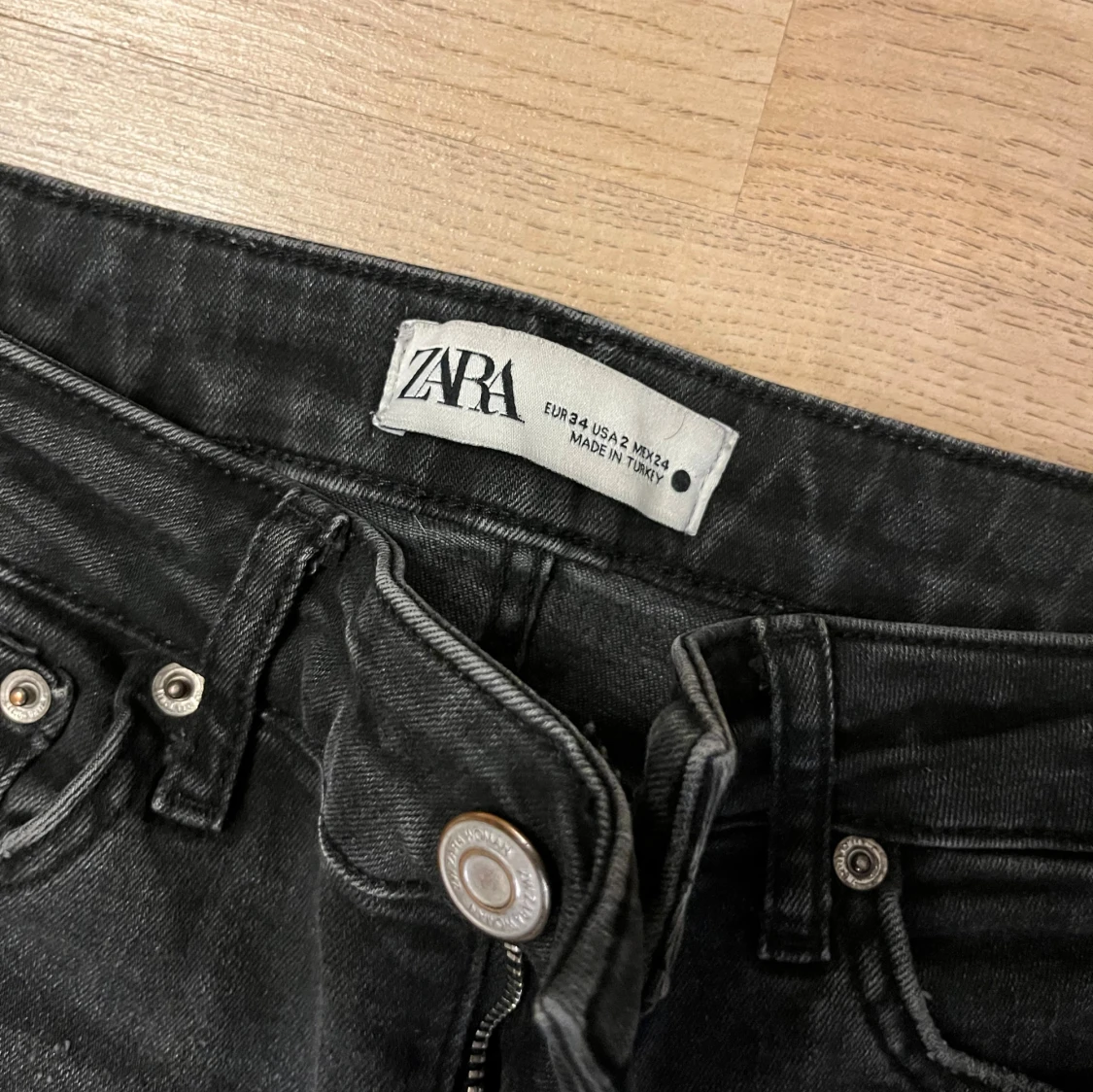 Svarta bootcut jeans från Zara - 1