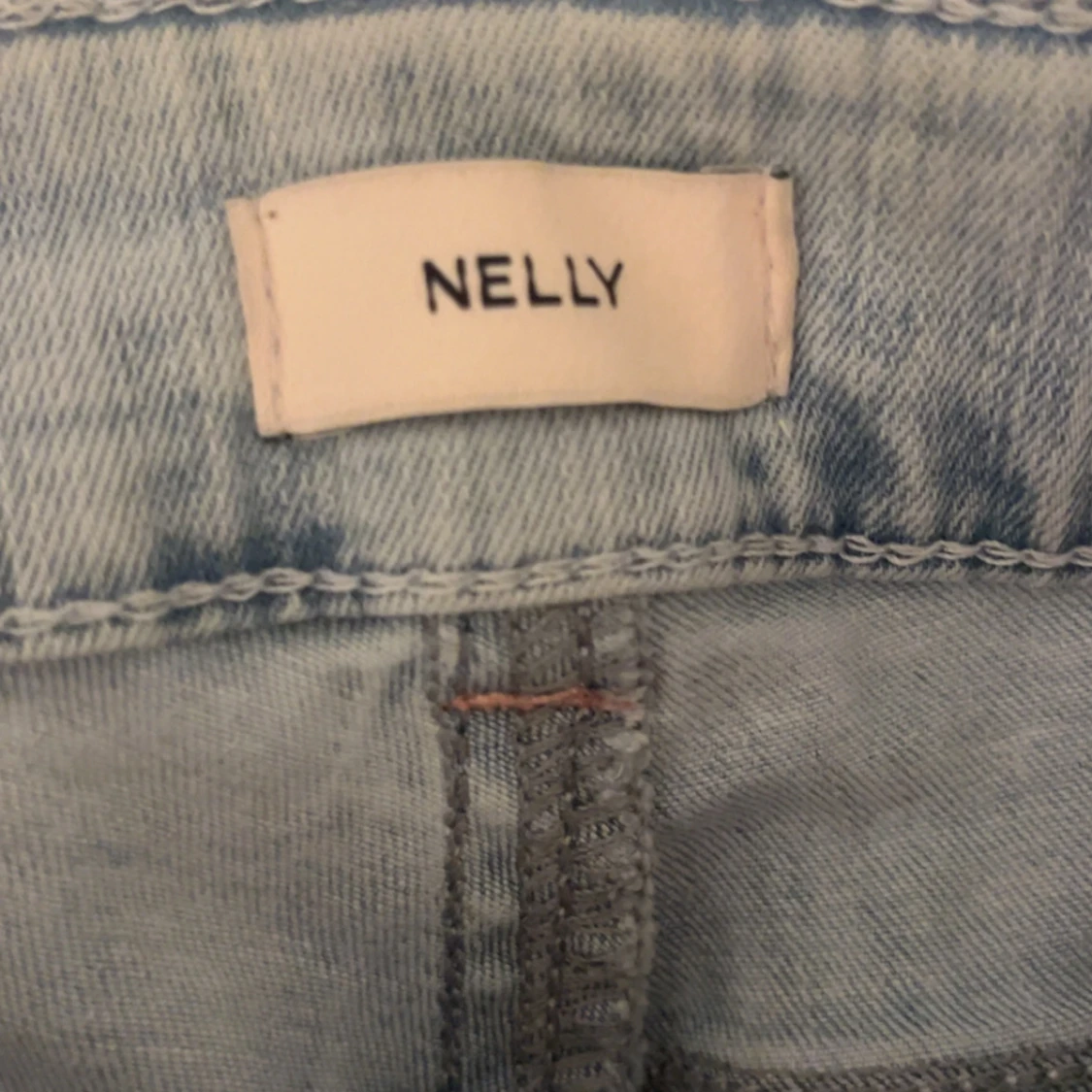 Bootcut jeans med slitningar från Nelly - 2