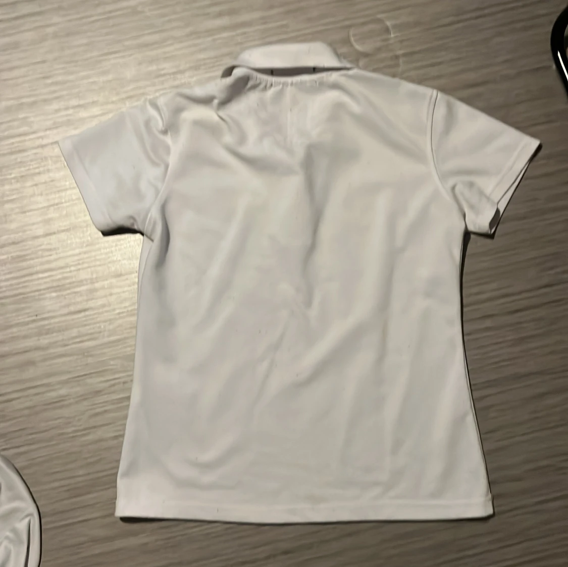 Vit piké från Gant med ränder vid nack kragen  - 1