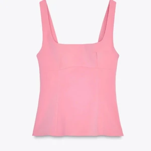 Rosa linne - Säljer detta jätte fina linnet från Zara, helt nytt skick och lappen sitter kvar. Hör av er vid frågor💗den är lite mörkare rosa i verkligheten, bilderna är tagna från Zaras hemsida