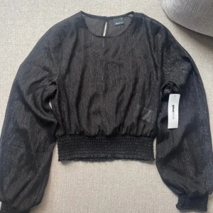 Fest topp - Helt ny med lapp. Genomskinlig med glitter 