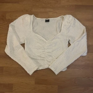 Vit croppad blus från Gina Tricot - Väldigt fin💞