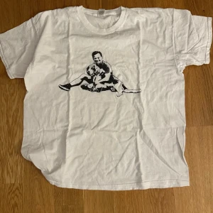 Ulf Kristersson tröja  - Säljer en op Ulf Kristersson tröja. Ultimate dunder pro max upphöjt med 1000000 rare.