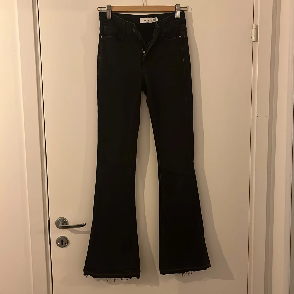 Svarta bootcut low/mid waist jeans 