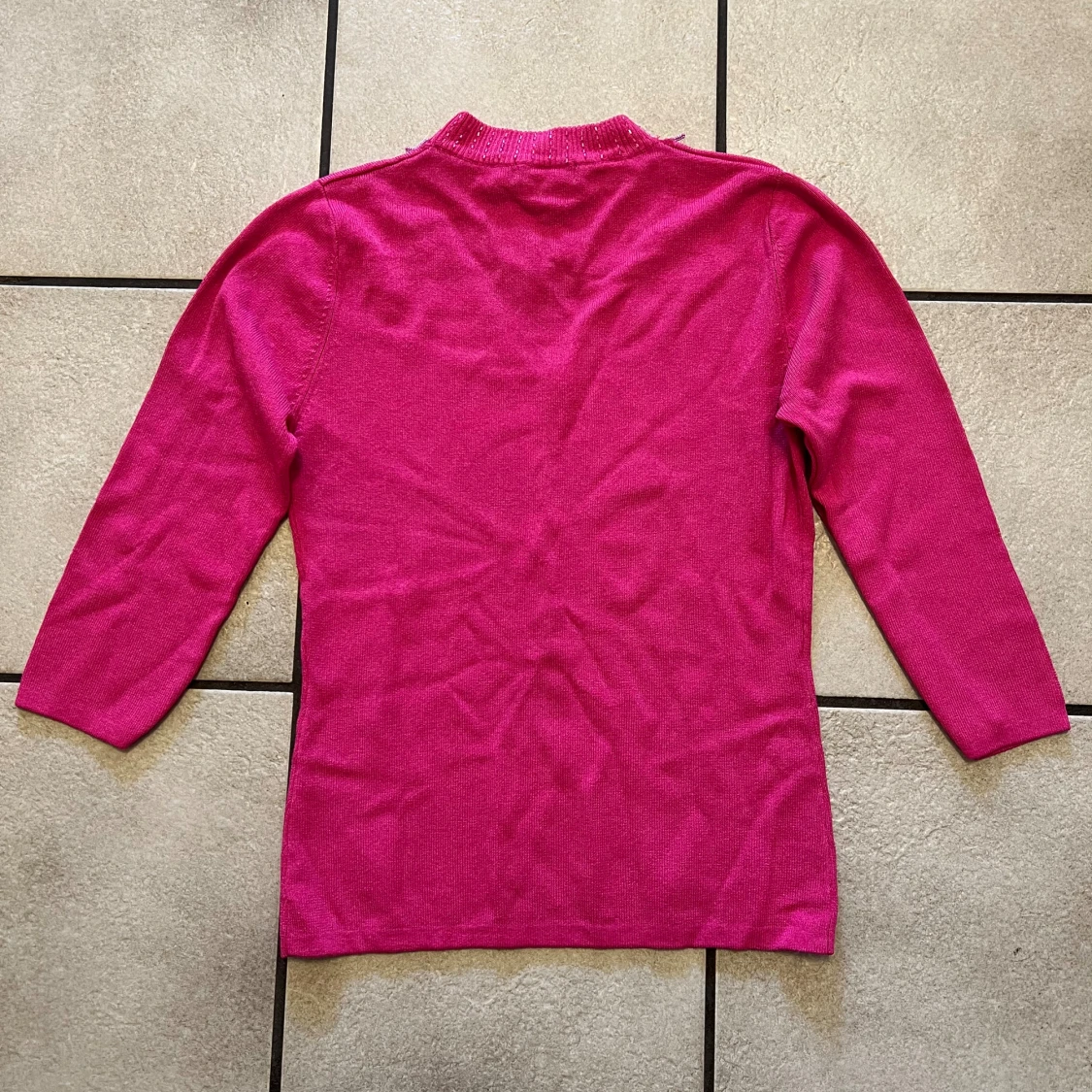 Rosa stickad tröja med pärldetaljer storlek S/XS - 3