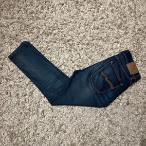 Nudie jeans slim fit herr lean dean  - Nudie jeans slim fit modell lean dean. Riktigt fet och unik wash. Mycket bra skick, inga defekter. Storlek w28, postas antigen samma dag som köp eller dagen därpå🙌💯