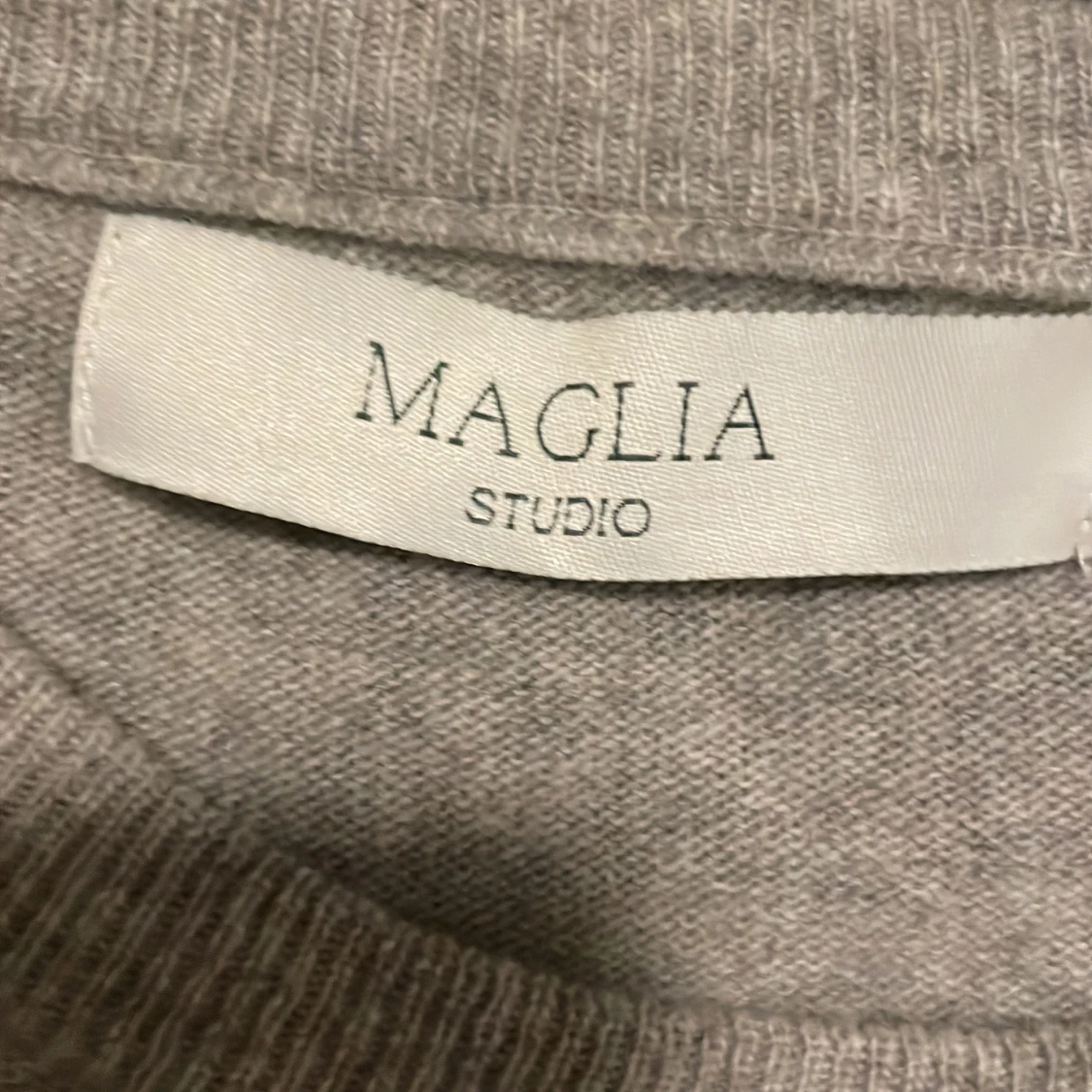 Ljusgrå stickad tröja  - 2