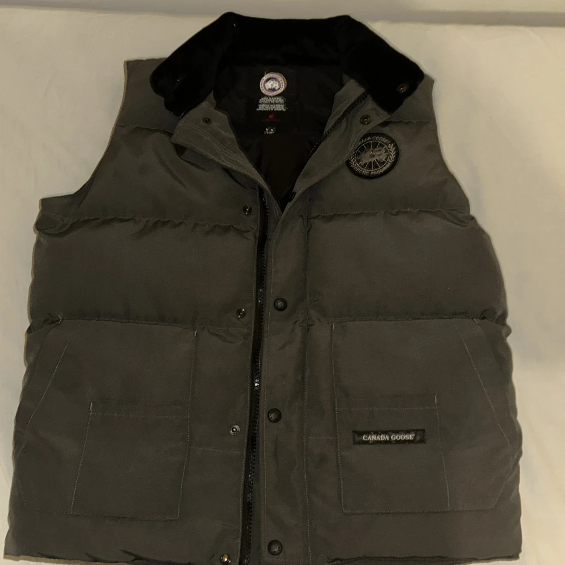 Svart dunväst från Canada Goose M