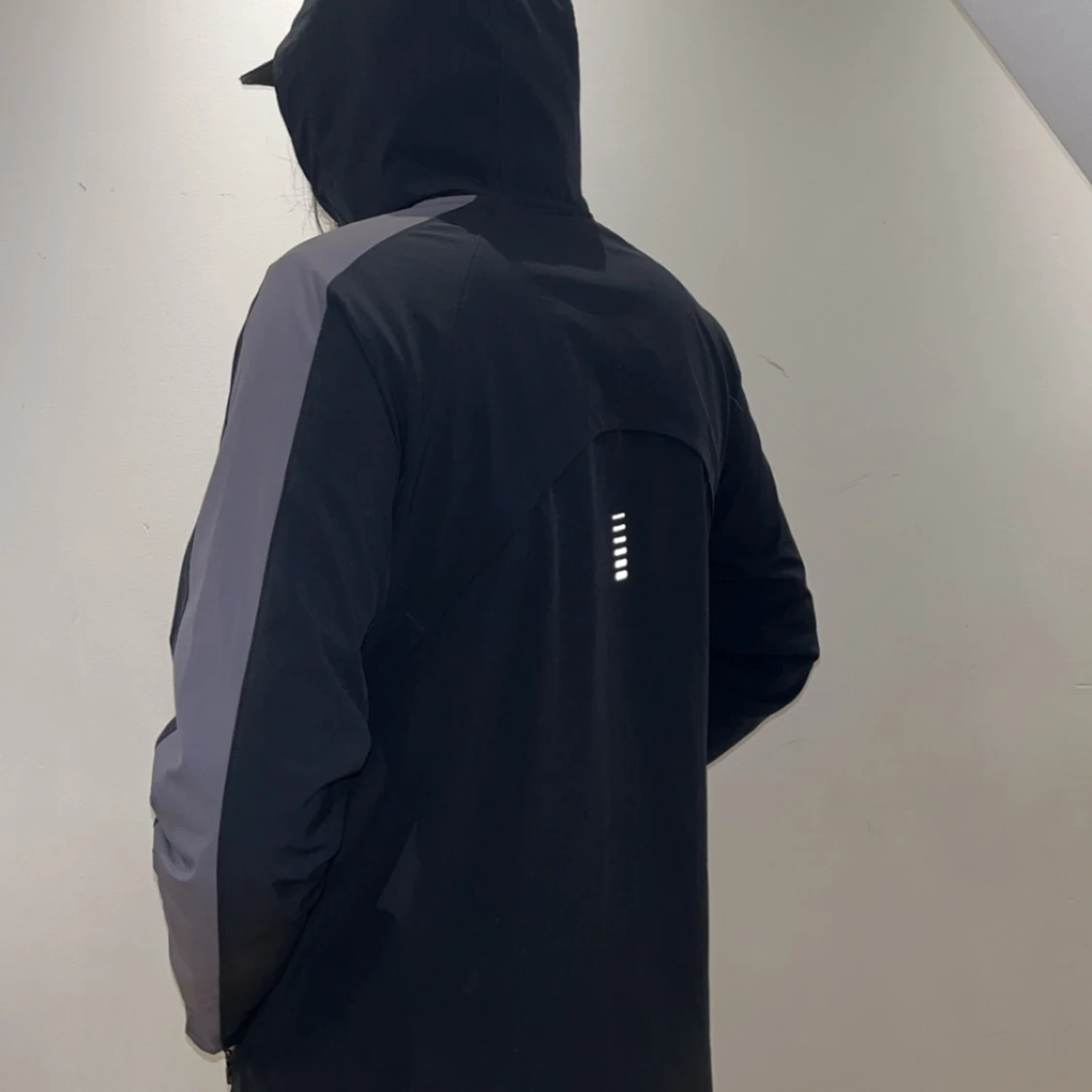 Svart vindjacka från Under Armour - 3