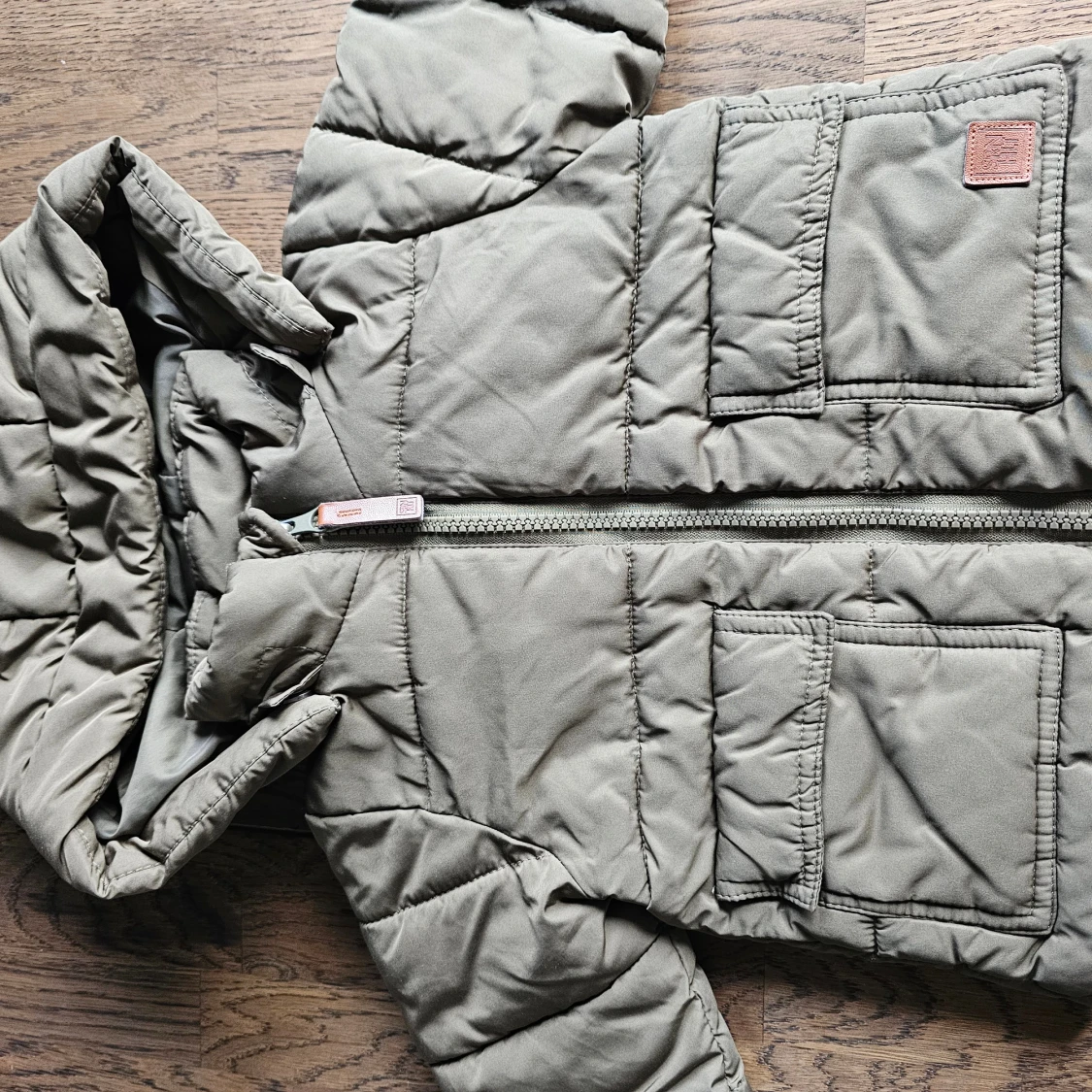 Olivgrön jackan stl 74