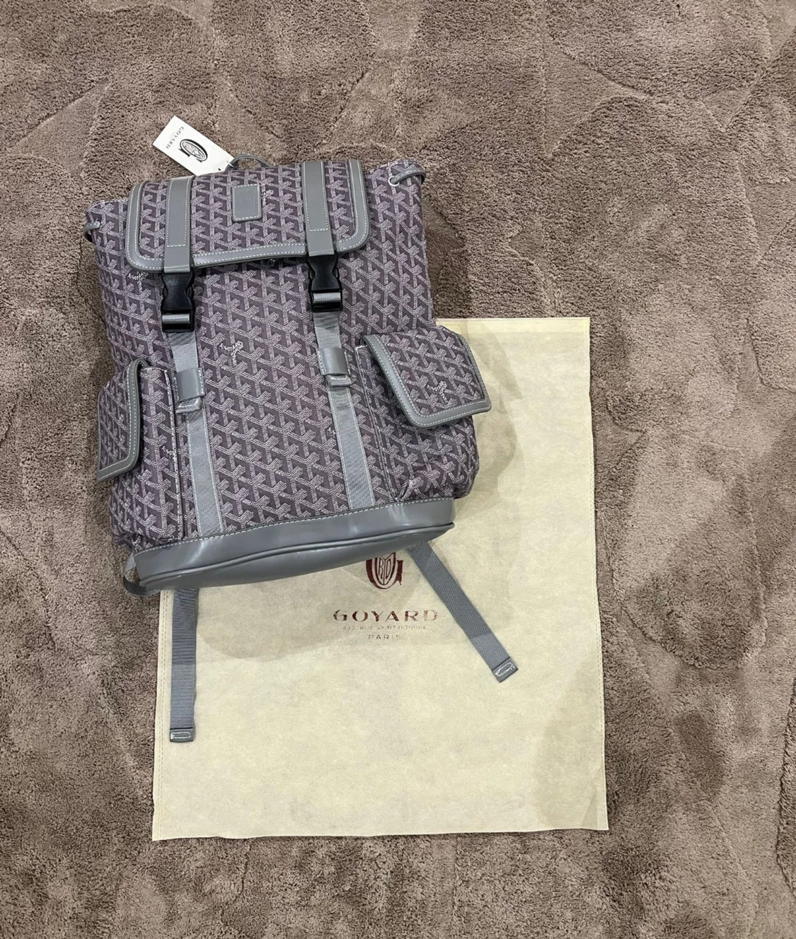 Grå ryggsäck med mönster - 1