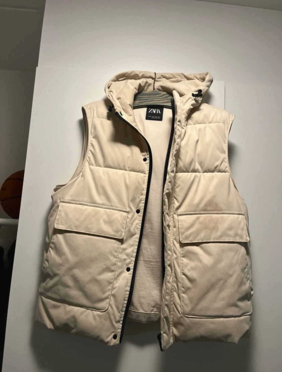 Beige dunväst Zara
