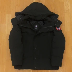 Canada Goose Jacka - inga skador, som ny, pris kan diskuteras vid köp