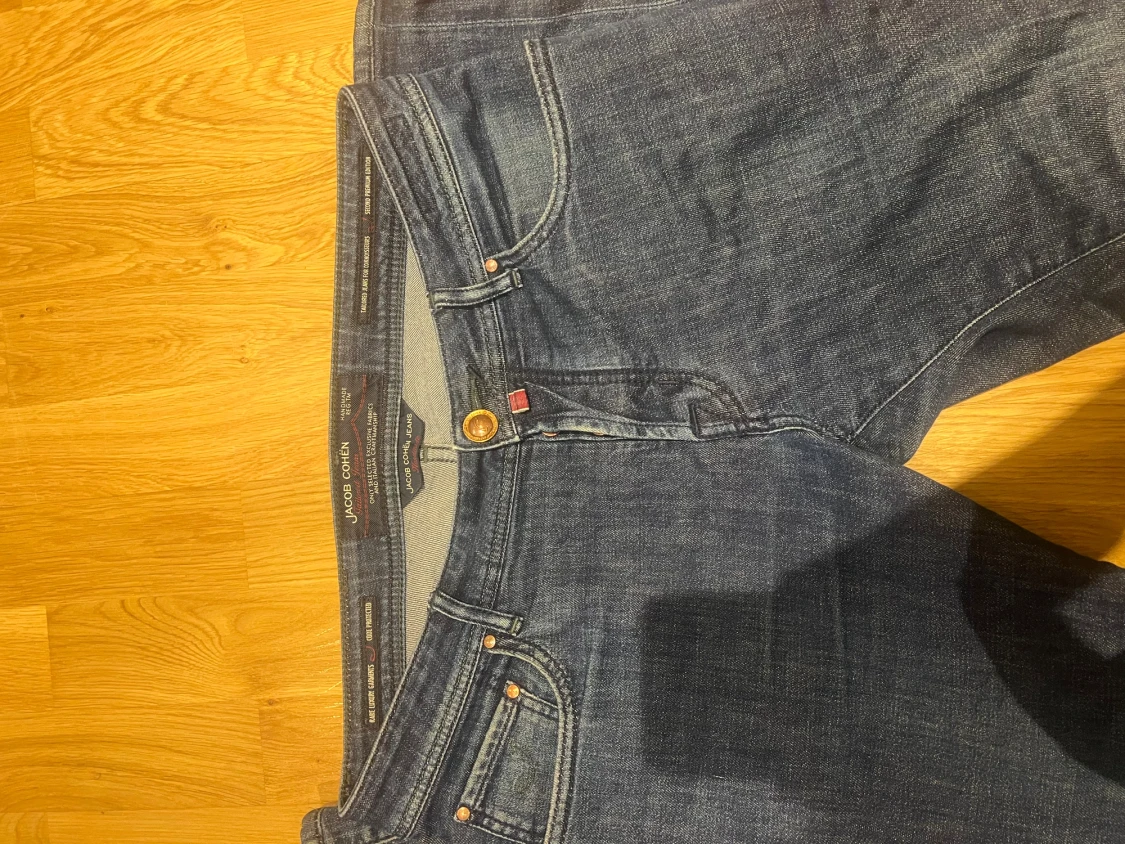 Mörkblå jeans från Jacob Cohen, stl 34 - 1