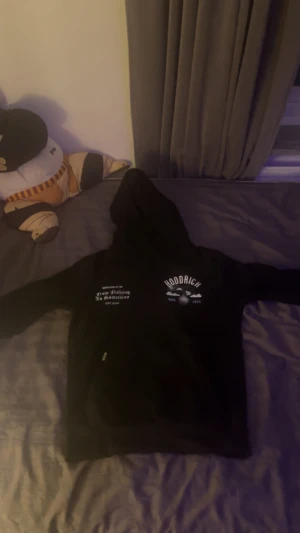 Hoodrich tröja - Hoodrich tröja, tung och skönt material. Fin baksida med blå och andra färger