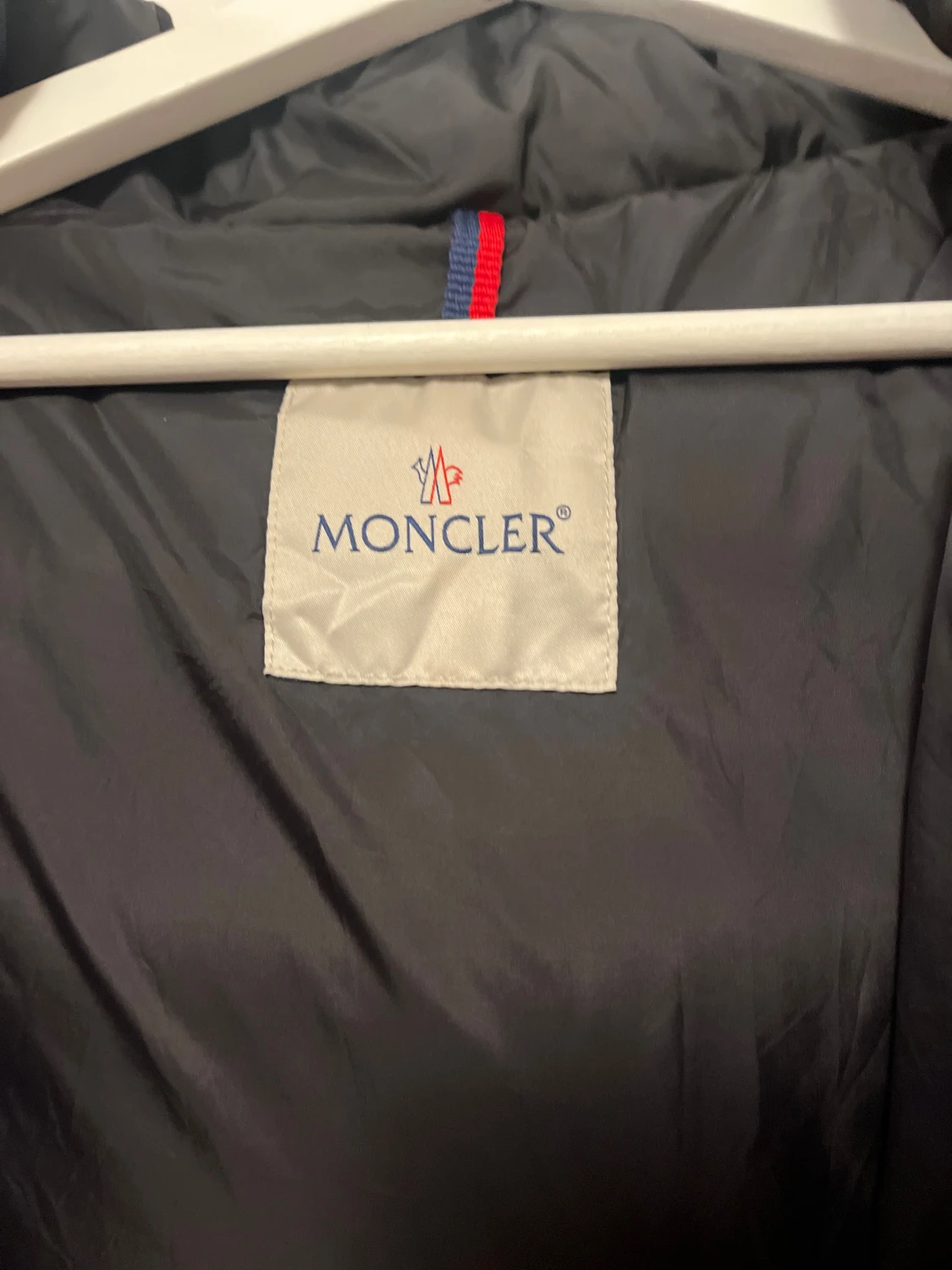 Svart Moncler dunjacka med huva - 3