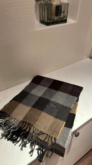 Burrberry halsduk  - Mycket bra halsduk