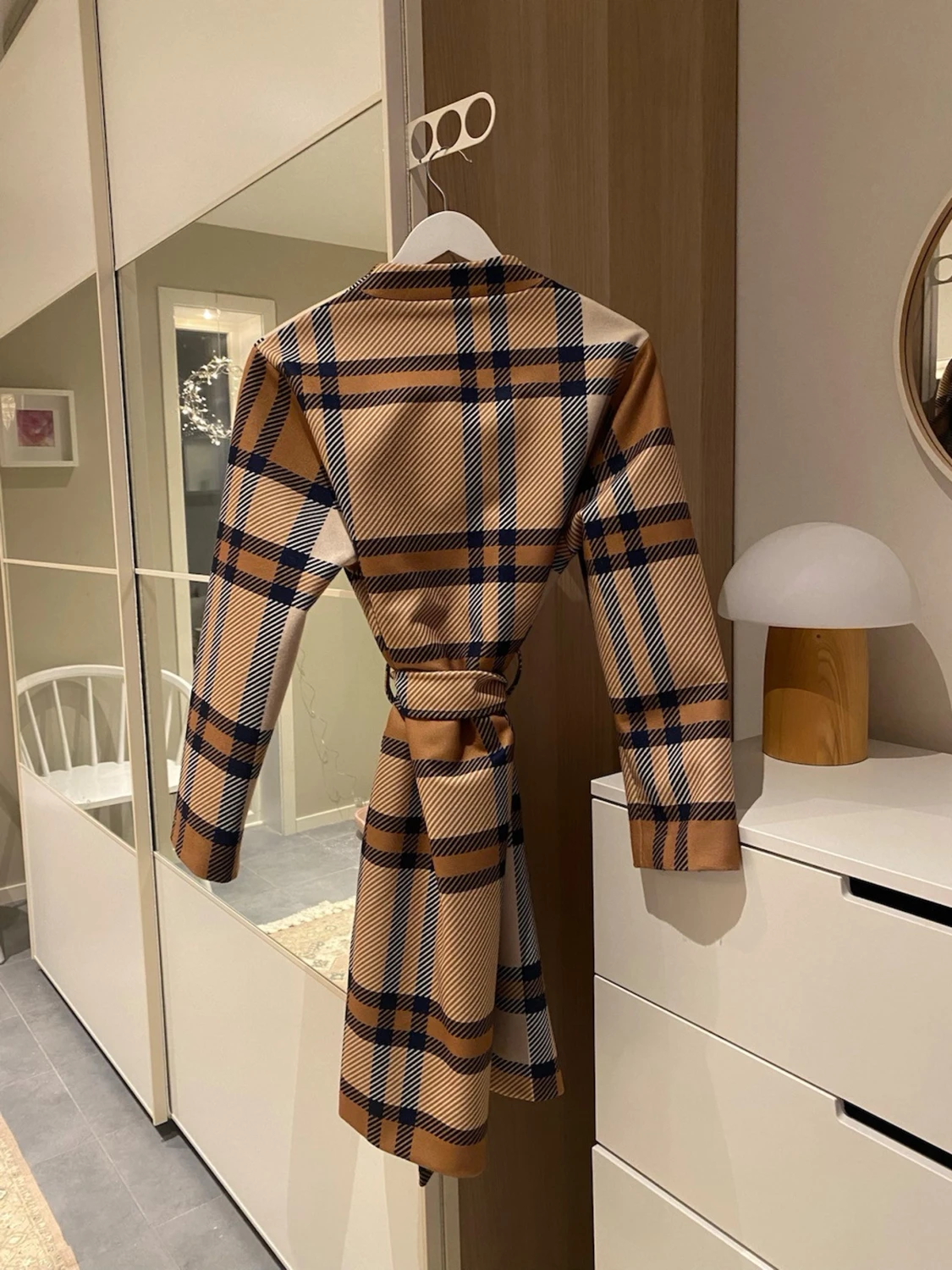 Rutig kappa med bälte  - 1