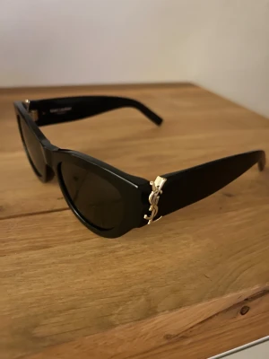 Svart Saint Laurent solglasögon - Inga skador helt nya. ÄKTA.  nypris:5000kr