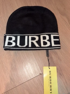 Burberry mössa - Helt ny burberry mössa