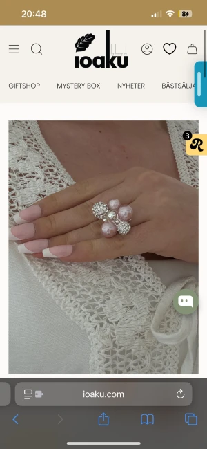 Ioaku Berry pearl sparkle maxi ring - Säljer min Ioaku ring då den inte kommer till användning, ringen är i silver och rosa. Ingen storlek då den är justerbar!! Nypris : 700kr pris går att diskuteras