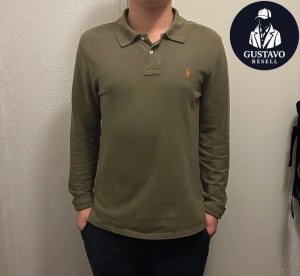 Ralph Lauren tröja - Tja. Säljer denna Ralph Lauren piké tröja som är är i fint skick, utan defekter. Storlek 18-20 år motsvarande S. Tveka inte på att ställa frågor! 🙌