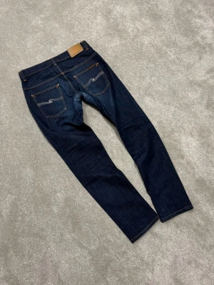 Nudie Jeans - Nudie Jeans | Modell: Thinn Finn | Skick 8/10, bra | OBS Lagning gren |  Nypris ca 2500kr | Mitt pris 749kr | Midjebredd: 41 cm. Ytterbenslängd: 103 cm Benöppning: 16,5 cm | Kom gärna pm vid frågor eller funderingar | Postas eller möts upp i Gävle!