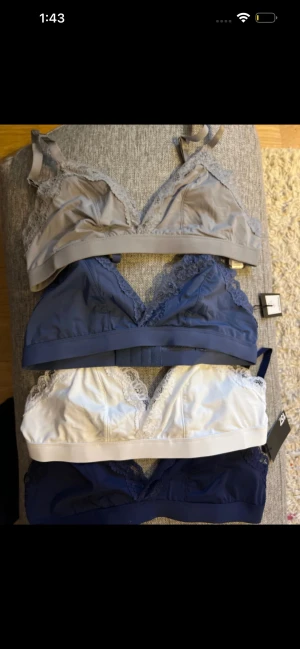 Behåar set! - Mjuk bygellös BH med spetsdetaljer.