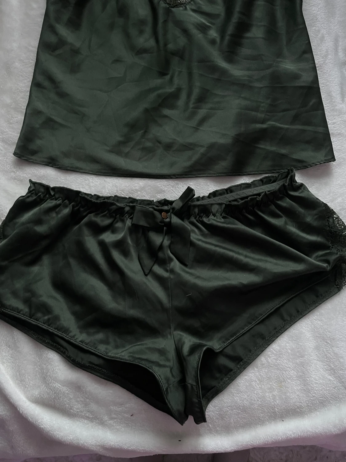 Mörkgrön spetsdetaljerad pyjamas - 1