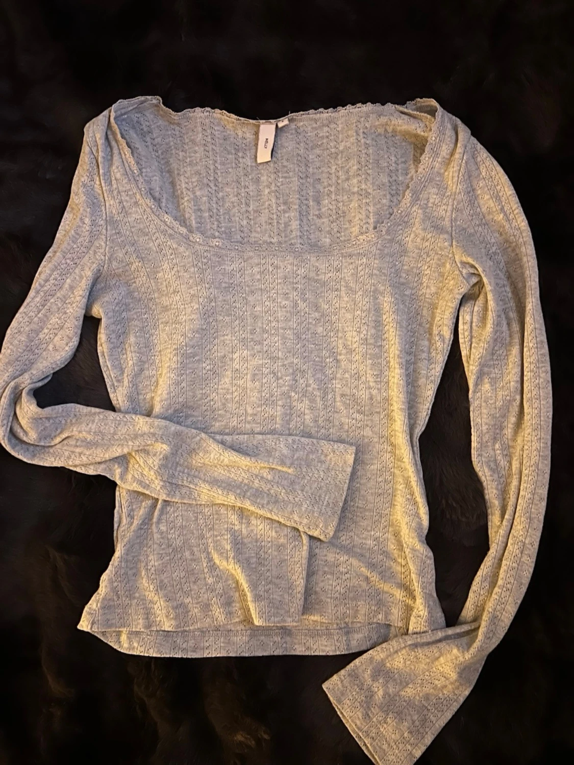 Ljusgrå långärmad topp från Nelly