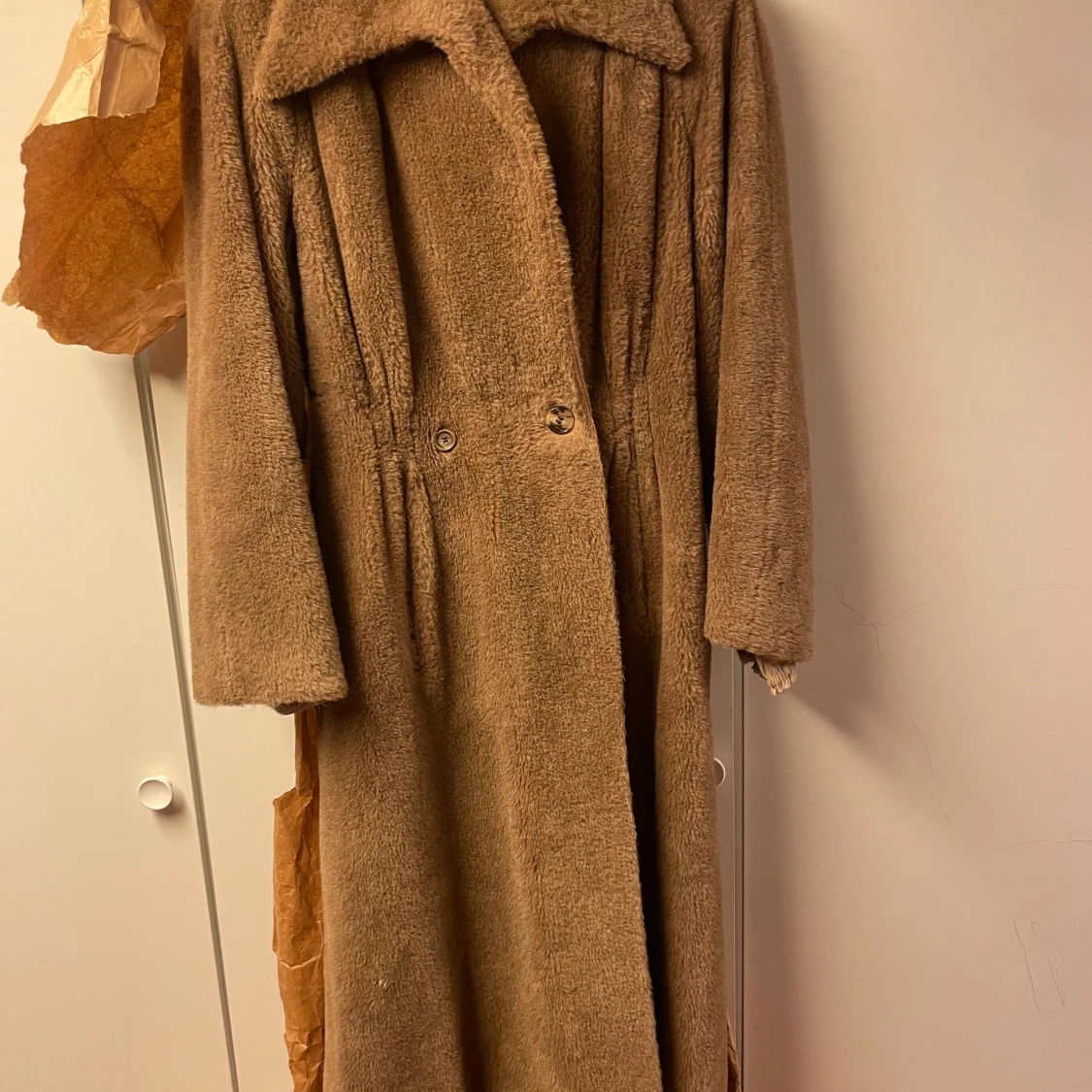 Brun teddykappa i ren alpackaull från Rho-Val