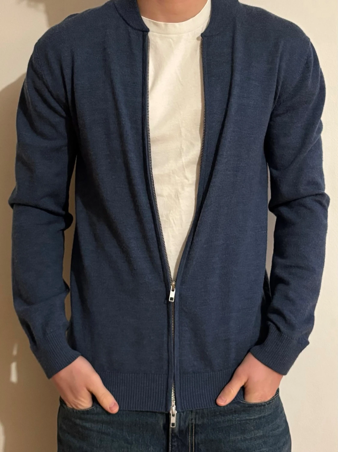 Marinblå kofta från John Henric