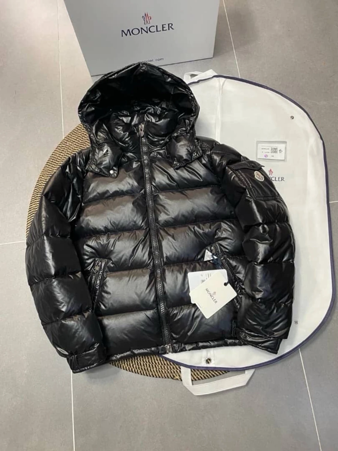 Svart Moncler dunjacka med huva - 3