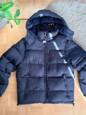 Ralph lauren vinterjacka - Stilren vinterjacka från Ralph lauren. Nyskick. Size M