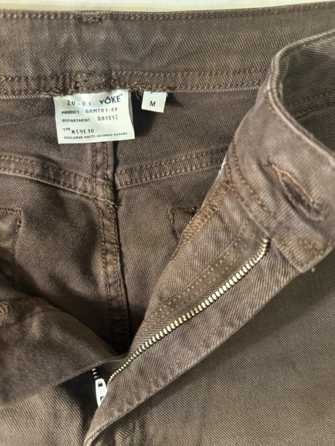 Bruna raka jeans från Yoke, M - 2