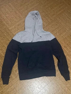 Hoodie - Skön hoodie att använda till vardags