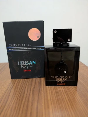 Club de Nuit Urban Man Elixir - Stilren parfym med modern vibe, perfekt för dig som vill sticka ut. Eau de Parfum, 105 ml. Snygg förpackning som passar in i varje samling.
