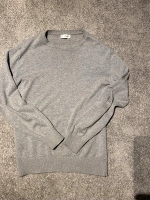 Mango tröja - Säljer nu en snygg/skön mango tröja✅ -väldigt fint skick🙌🏼 -storlek xs passar dom runt 158-168