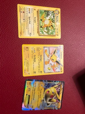 Sällsynta Pokémon kort - Jag säljer Pokémon kort som är sällsynta jingeln och Raichu kan ha ett värde upp emot några hundra kronor men alla har lite lätt slitage i kanterna men i övrigt bra skick de är sällsynta och kan gå för mer pengar än vad jag lägger ut för jag är öppen för förhandling och kan ändra pris på de