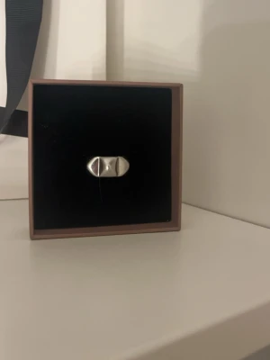 Silver ring från Edblad - Silver ring från Edblad i storlek 16.80. Jätte fin ring Sonja säljer för jag blivit guldtjej