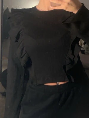 Svart tröja - Svart långärmad tröja! Används inte längre