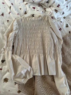 Blus från only  - Super fin blus! Kommer inte till användning💗