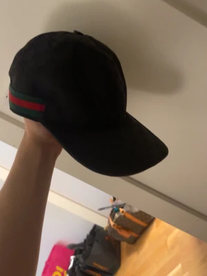 Kepsar - Helt nya kepsar med lappar, finns storlek M & L även box kan medföljas vid intresse, billigast på hela marknaden