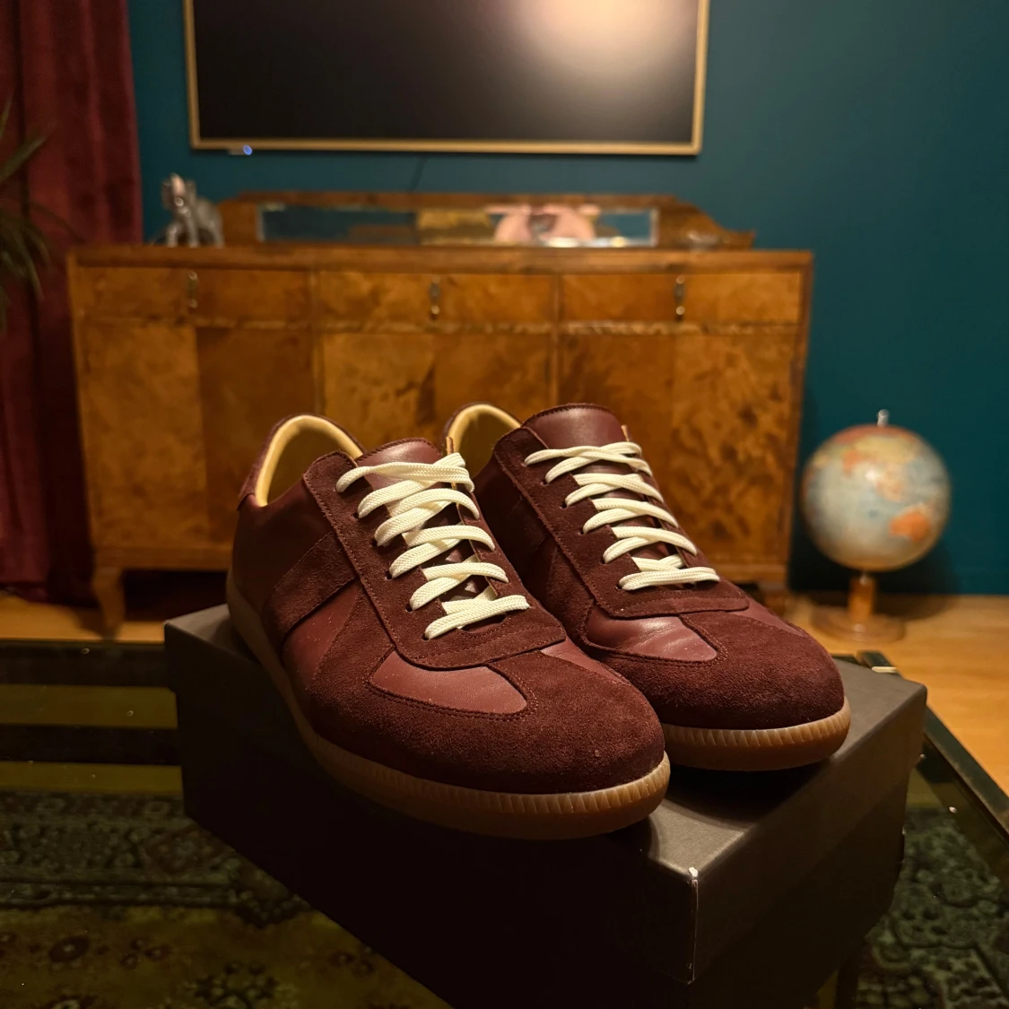 Vinröda sneakers från Skolyx - 1
