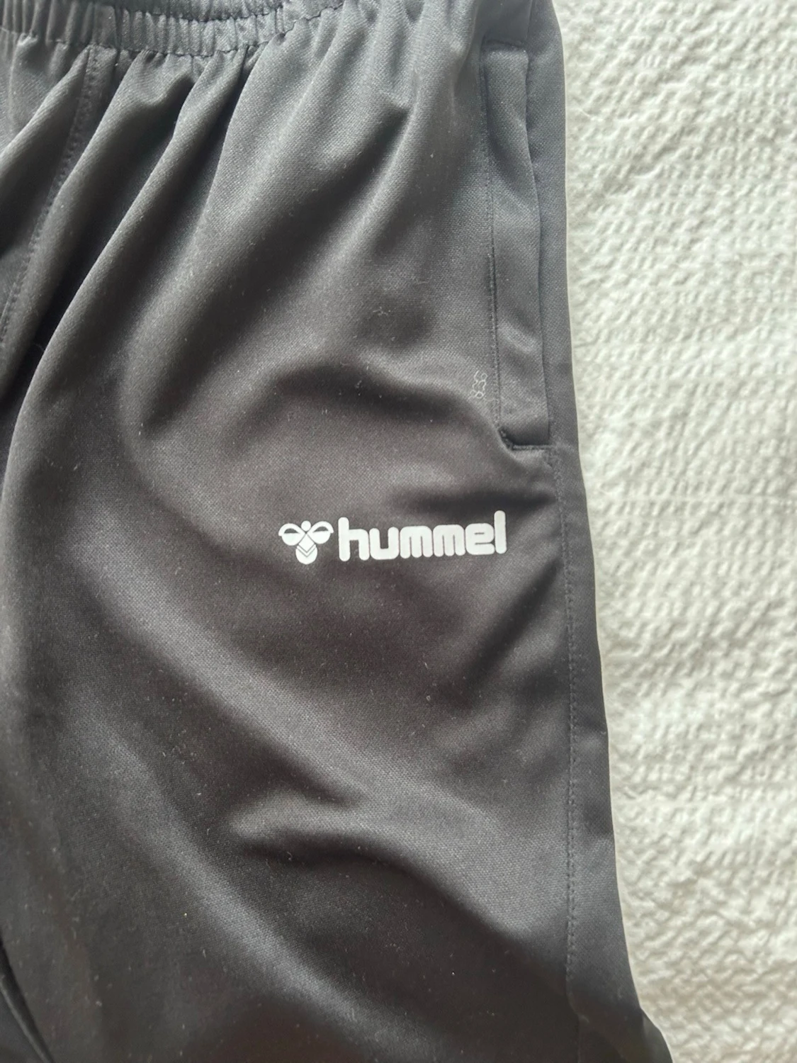 Svarta träningsbyxor från Hummel - 3