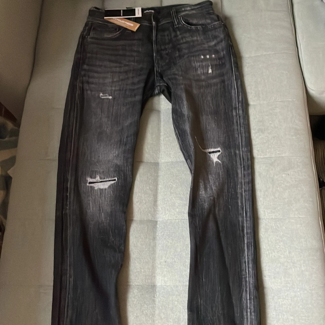 Svarta slitna jeans - 1