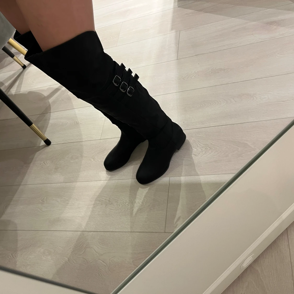 Knähöga stövlar helt nya, storlek 36.5-37.5 - 2